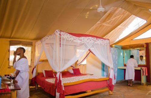 Tsavo Cabin | Maneaters
