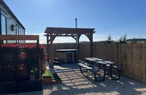Cumnock Apartment | Maneight Fir View with hot tub
