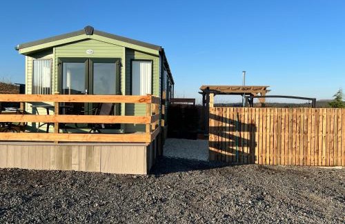 Cumnock Apartment | Maneight Fir View with hot tub