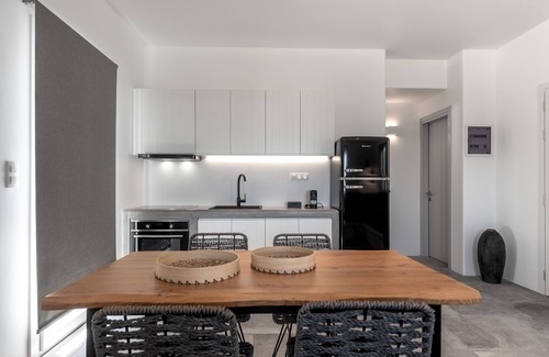 Apollonia Hotel | Manesis Suites