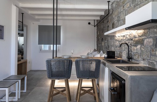 Apollonia Hotel | Manesis Suites