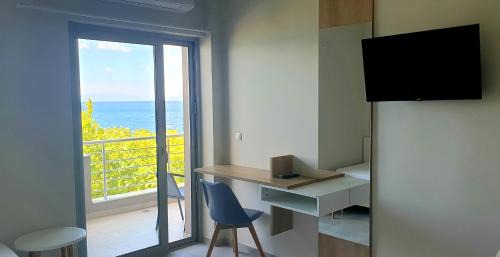 Rovies Apartment | Mangata Seaside Hotel
