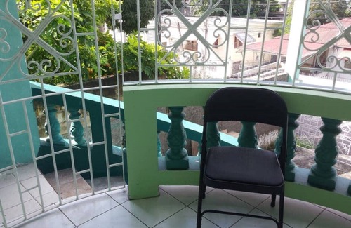 Montego Bay House | Mango Island Apt, Wifi, AC, Hot Water, Herbal Detox