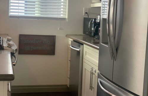 The Strand House | ☀️🏖️🏄🏻‍♂️👙🛼🏐Manhattan Bch adjacent to Hermosa Bch, 2 🚘 Garage, gated patio