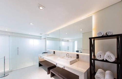 Reboucas Apartment | Manhattan On Floor