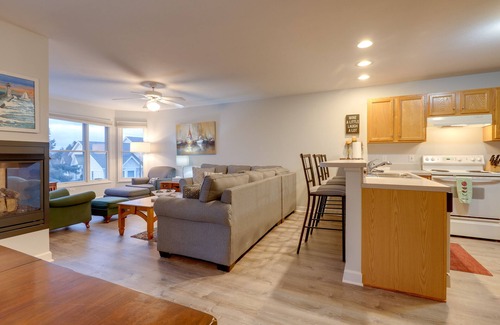 Manistee House | Manistee Retreat ~ 30 Mi to Crystal Mountain!