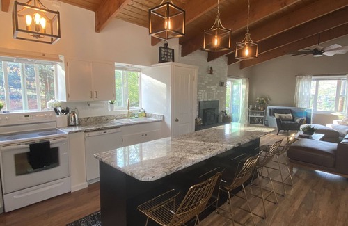 Manitou Springs House | Manitou Midcentury with great location