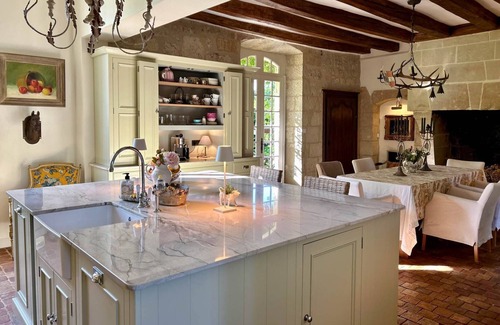 Allonnes Villa | Manoir Des Arts - Five Bedroom Villa, Sleeps 10