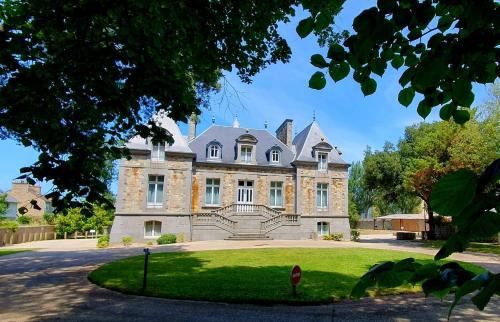 Saint-Ideuc Apartment | Manoir Le Castel & Villa Beaumaris