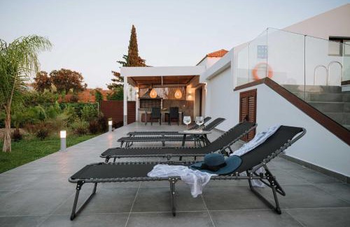 Soroni Villa | Manolis Seaside Villa