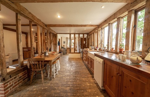 Thorndon Cottage | MANOR FARM BARN, pet friendly, character holiday cottage in Thorndon