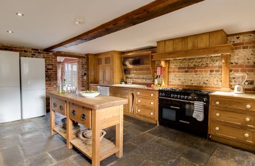 Cheselbourne Cottage | MANOR FARM BARN, pet friendly, character holiday cottage in Dewlish