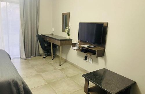 Kroondal House | Manor Hills Guest Lodge