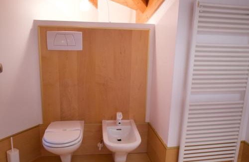 Baselga di Pine Apartment | Mansarda con terrazzo e giardino Altopiano di Piné