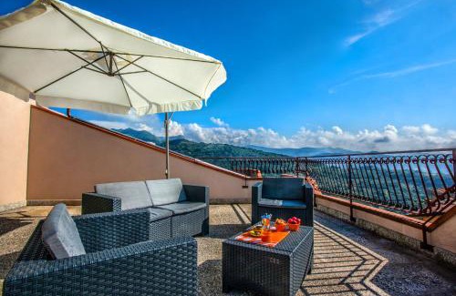 San Marco d'Alunzio Apartment | Mansarda sopra il mare