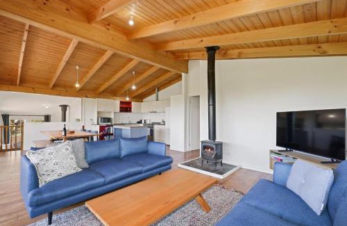 Mansfield House | Mansfield Hideaway - Sleeps 10