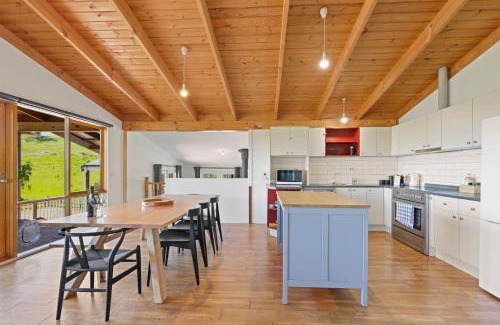 Mansfield House | Mansfield Hideaway - Sleeps 10