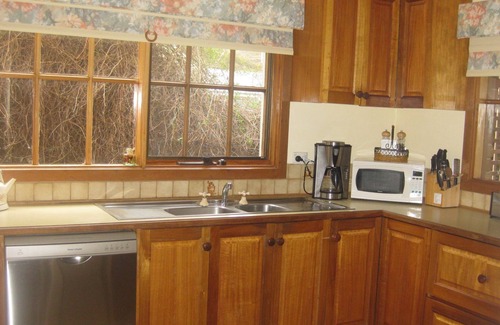 Mansfield House | Mansfield House - Country Holiday Accommodation, Sleeps 10, up to 15
