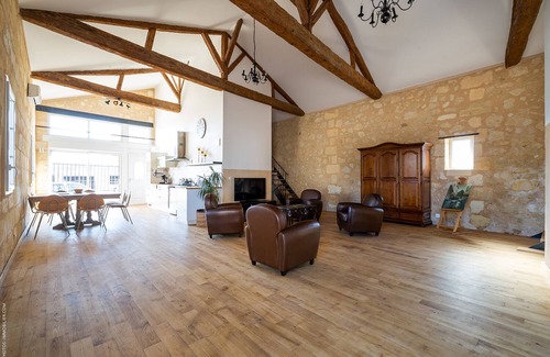 Ambares-et-Lagrave House | mansion.