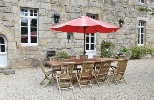 Plourin-les-Morlaix Villa | Mansion in Brittany by Forest & Lake