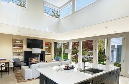 Greenwich House | Mansion in Greenwich with private lake and river