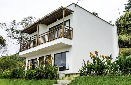Zona Rosa Villa | Mansion in Guatapé - Colombia