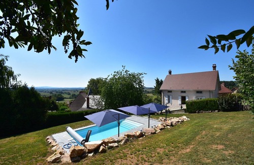 Martigny-le-Comte House | Mansion in Martigny with Heated Pool & Vineyards