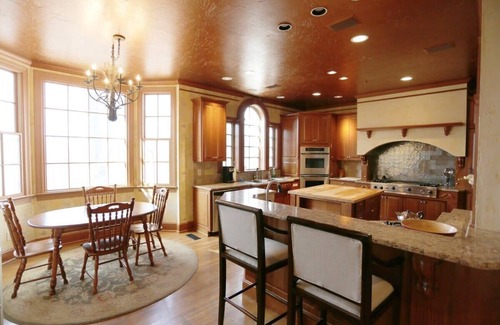 Franklin Apartment | Mansion in Woods 4 bedroom apartment M2345