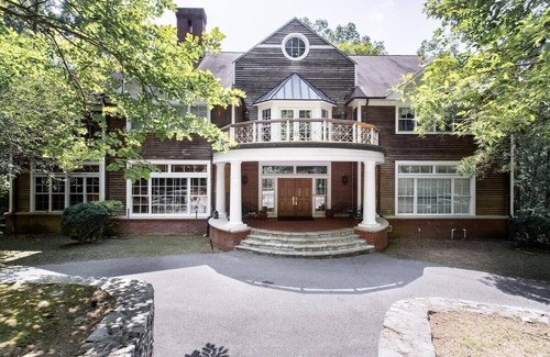 Franklin Apartment | Mansion in Woods 4 bedroom apartment M2345