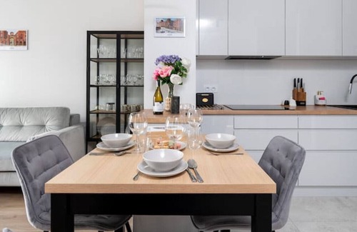 Baluty Apartment | Manufaktura Apt - Parking & Balcony - by Rentujemy