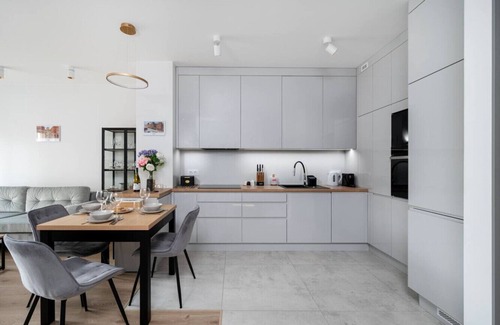 Baluty Apartment | Manufaktura Apt - Parking & Balcony - by Rentujemy