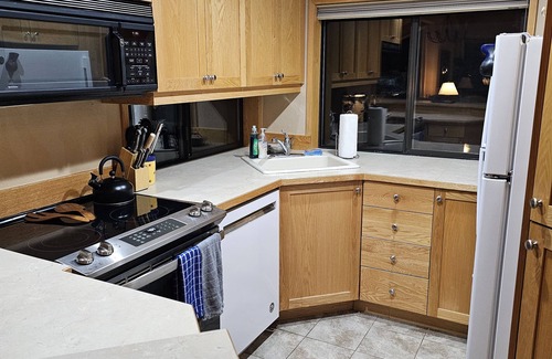 Century West Condo | MANY GOOD DATES AVAILABLE! EXCELLENT VIEWS OF CITY. MT BACHELOR & TOWN CLOSE.