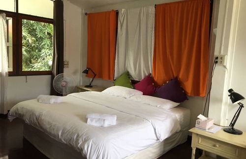 Thung Maha Mek House | Many Trees