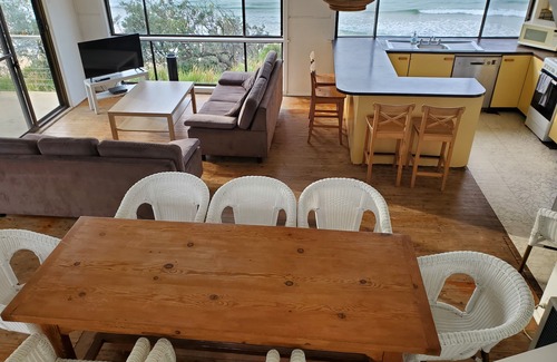 Manyana House | Manyana - Absolute Beachfront Cottage