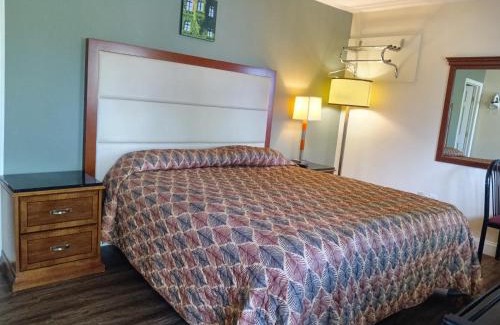 New Milford Hotel | Maple leaf motel