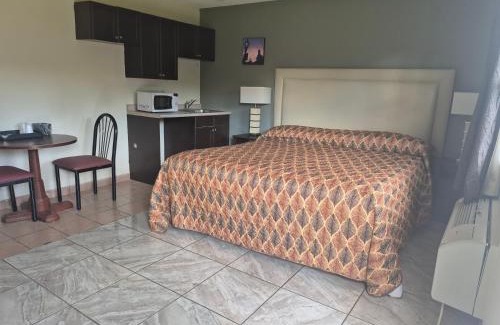 New Milford Hotel | Maple leaf motel