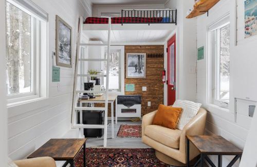 Johnson House | Maple Sugar Shack Tiny House with hot tub & river by Stowe