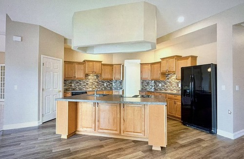 Selah House | Mapleway Manor, Indoor Pool, Jacuzzi, Sauna & Theatre Room