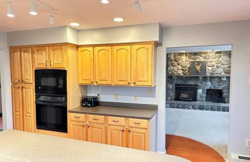 Newport House | Maplewood Lakehouse in Newport