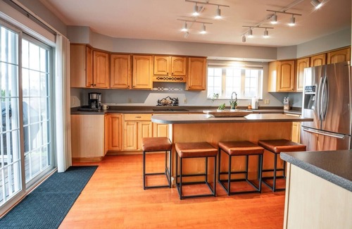 Newport House | Maplewood Lakehouse in Newport