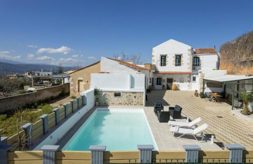 Akrotiri Villa | Mar Traditional Mansion