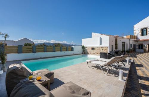 Akrotiri Villa | Mar Traditional Mansion