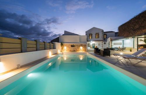 Akrotiri Villa | Mar Traditional Mansion