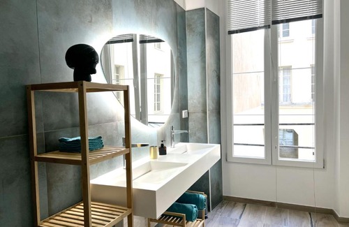 3rd Arrondissement Apartment | MARAIS Appartement 2 Chambres 2 Salles de bain - SPA JACUZZI !