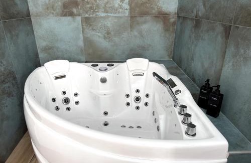 3rd Arrondissement Apartment | MARAIS Appartement 2 Chambres 2 Salles de bain - SPA JACUZZI !