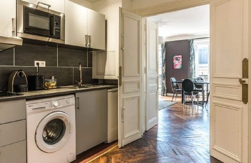 Saint-Gervais Apartment | Marais luxe-take a walk across the bridges of river Seine to Île de la Cité