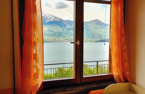 Aurogna Apartment | Maranina holiday flat on Lake Como