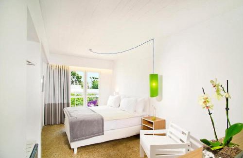 Nea Makri Hotel | Marathon Beach Resort