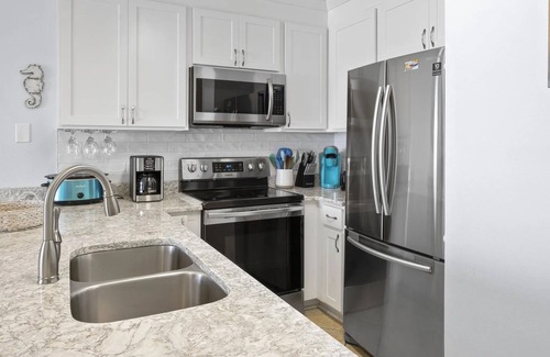 Miramar Beach Condo | Maravilla 2412 - Fully remodeled with great gulf view & Free Beach Service