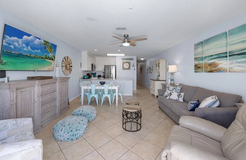 Miramar Beach Condo | Maravilla 2412 - Fully remodeled with great gulf view & Free Beach Service